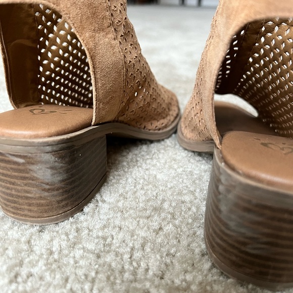 Justice! Perforated Heeled Bootie Sandals - Picture 8 of 8